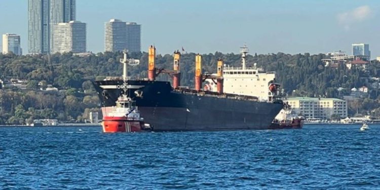 İstanbul Boğazı’nda trafik askıya alındı