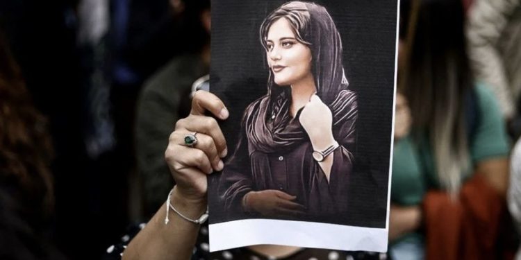İran ve Fransa ortasında Mahsa Amini krizi