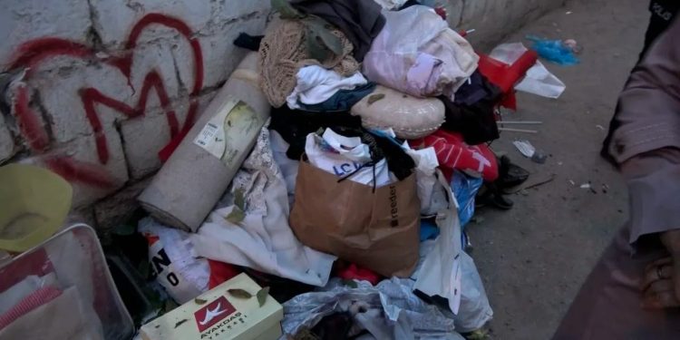 Eski Belediye Lider Adayının Konutundan 15 Kamyon Çöp Çıktı! Savunması ise Şoke Etti…
