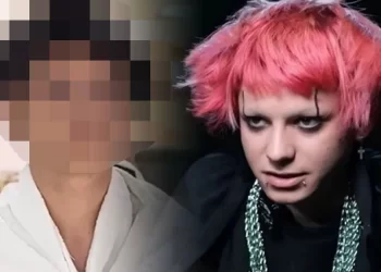 “Zebani Efe” piercinglerini çıkarttı, pembe saçlarını boyattı, Umreye Gitti