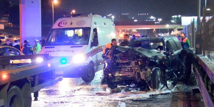 Merter’de makas atan cip bariyerlere çarpıp alev aldı