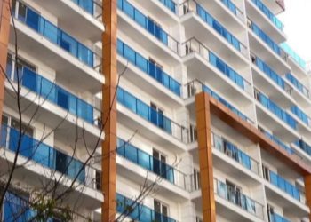 Polisli Çete Dev Siteye Çöktü: Dairelerin Kapılarını Kırıp Kiraya Verdiler